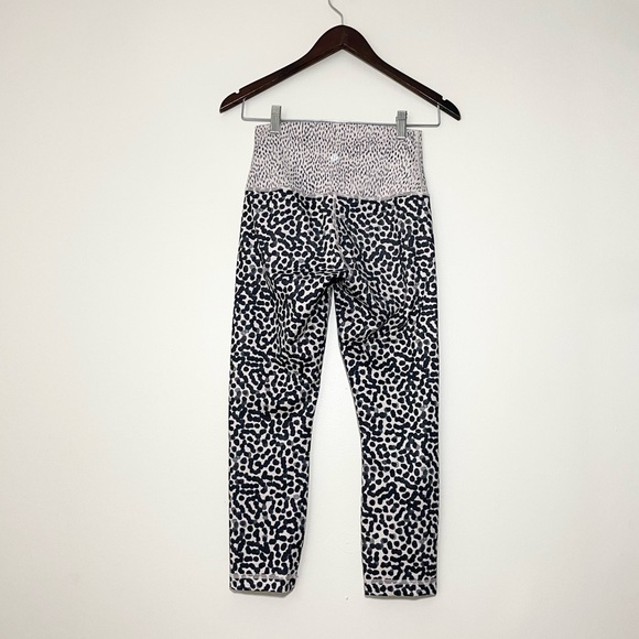 Lululemon Wunder Under Crop Roll Down - Picture 1 of 9